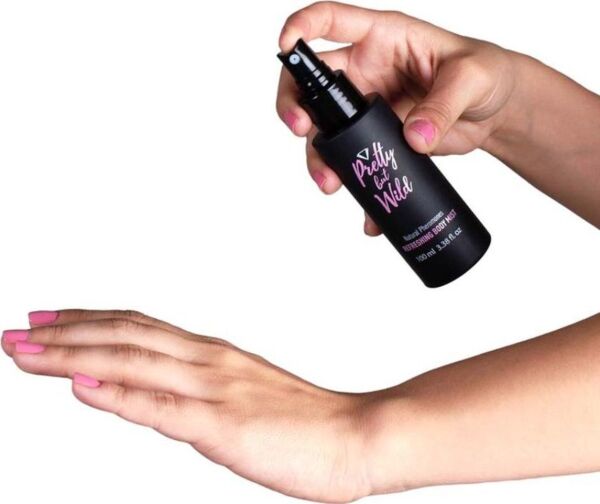 Brume corporelle Secret Play Pretty But Wild dans son flacon spray de 100 ml