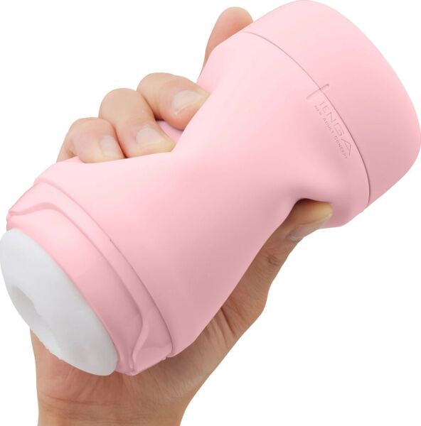 Masturbateur Tenga Puffy Strawberry Pink, de couleur rose fraise, avec son capuchon