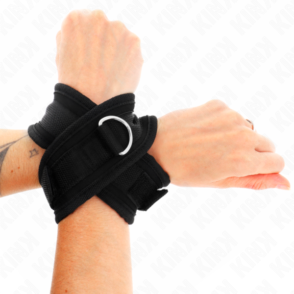 Menottes croisées noires Kink Cross Cuffs